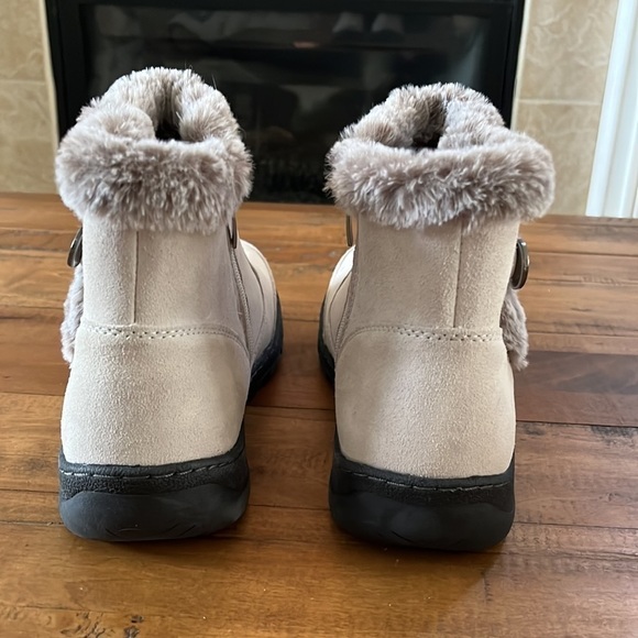 KHOMBU white suede booties, 9 - Picture 4 of 9